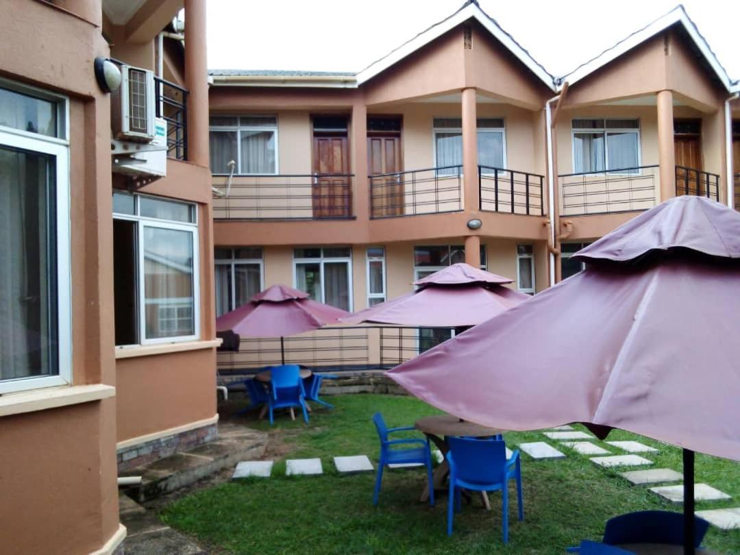 Westcliff Hotel Lira Exterior photo